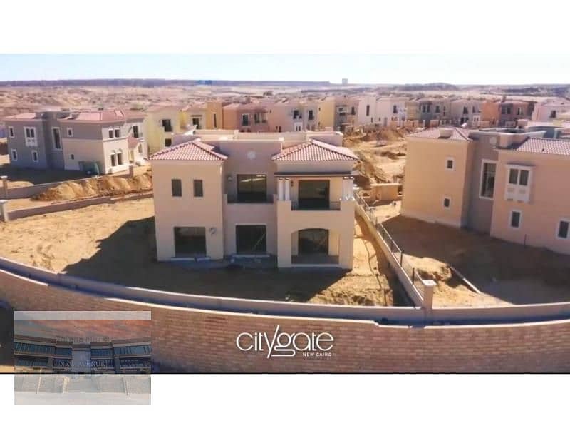 Very prime location Townhouse Middle in City Gate Dyar, Ready to move, 250 bua, 4 bedrooms, 4 bathrooms 8