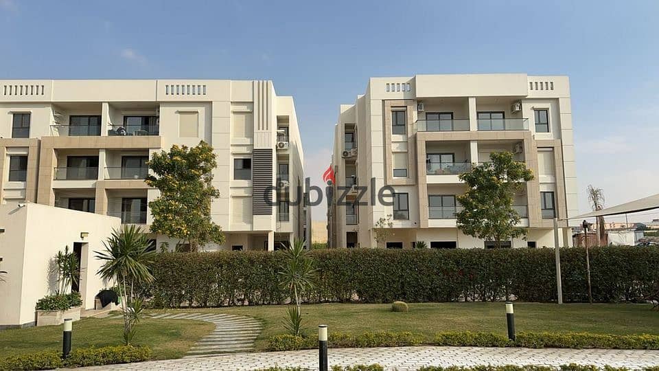 With air conditioning and a fully finished kitchen, a 3-room apartment for sale in a compound near the airport and at the entrance to the Fifth Settle 10