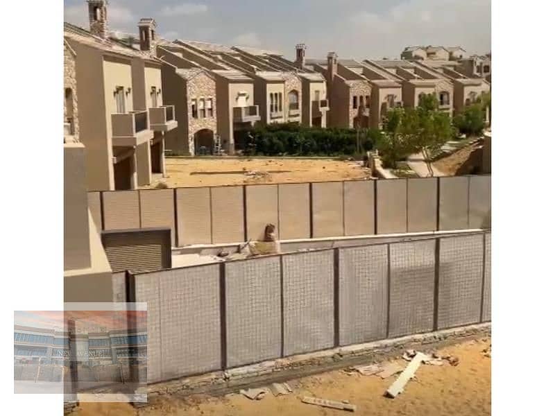 Semi finished Townhouse middle 4 Bedrooms  2 master  4 Bathrooms   Maid’s room  in Green sqaure 3