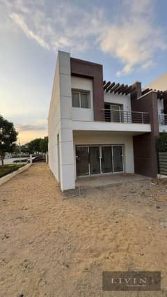 Corner townhouse villa ,Ready to move , fully finished, nautical in the heart of the Fifth Settlement in Hyde Park Compound, new cairo 0