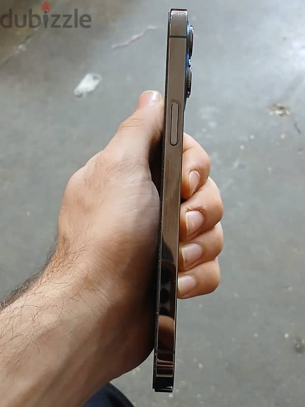 iPhone 12 Pro Max  خطين لقطة 2