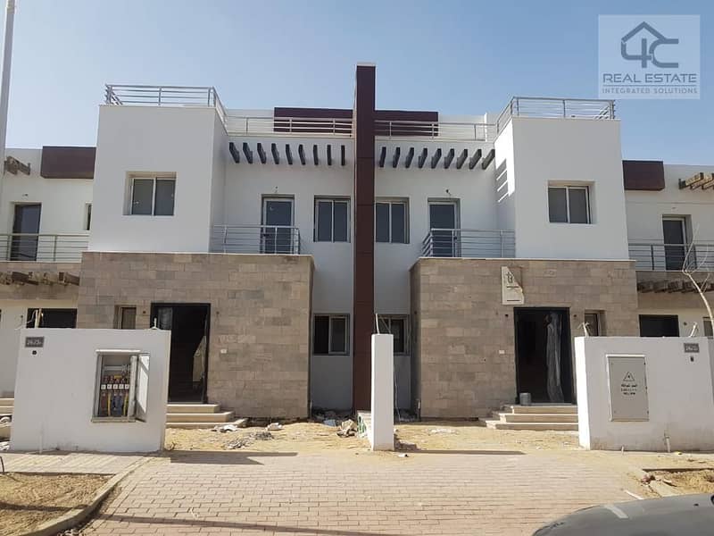 For sale Townhouse corner 270m Ready to move down payment 2,700,000 from the owner, direct without commissions in Hyde Park Compound, Fifth Settl 0