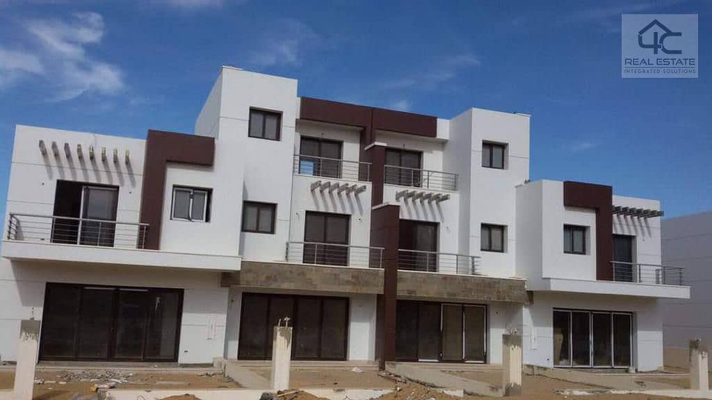 For sale Townhouse corner 270m Ready to move down payment 2,700,000 from the owner, direct without commissions in Hyde Park Compound, Fifth Settl 1