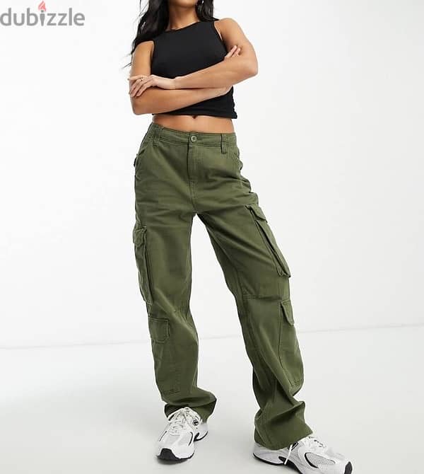 olive bershka cargos 1