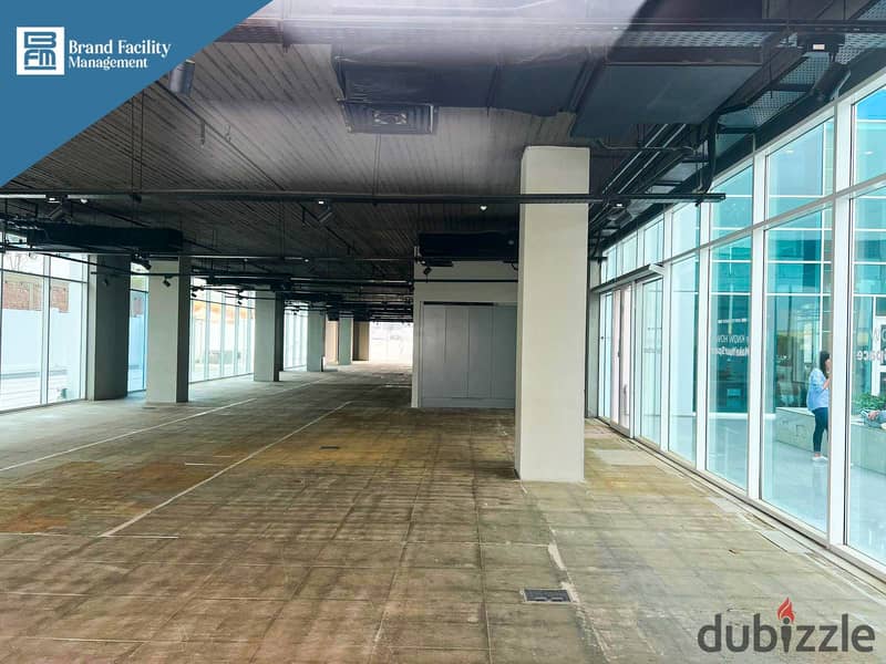 مقر إداري متشطب بالتكييفات تشطيب فاخر 1000م بمدخل خاص على شارع التسعين الشمالي Headquarter for rent 1000m with a private entrance 1