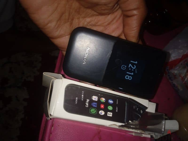 nokia 2720 Flip 4G 1