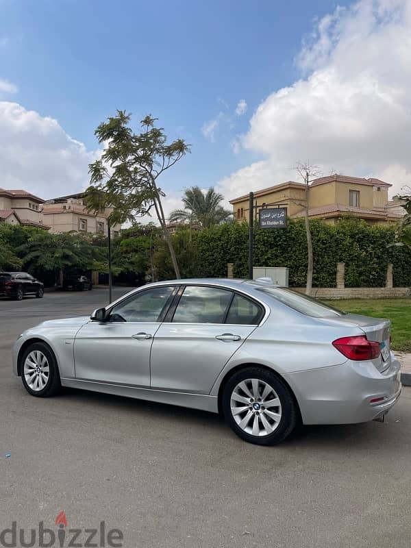 Bmw 318 luxury فابريكة 5