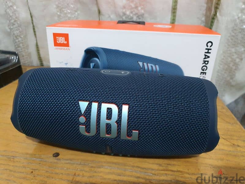 jbl charge 5 like new 1