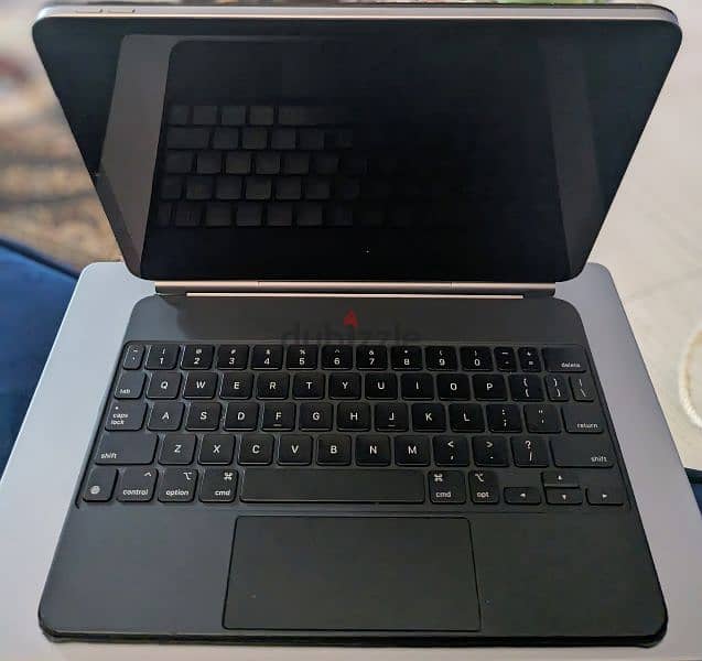 IPad pro M2 with Apple magic keyboard 1