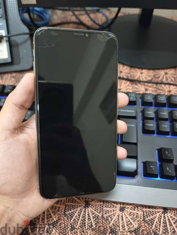 ايفون Xs max للبيع حالته كويسه جدا من غير علبة 1