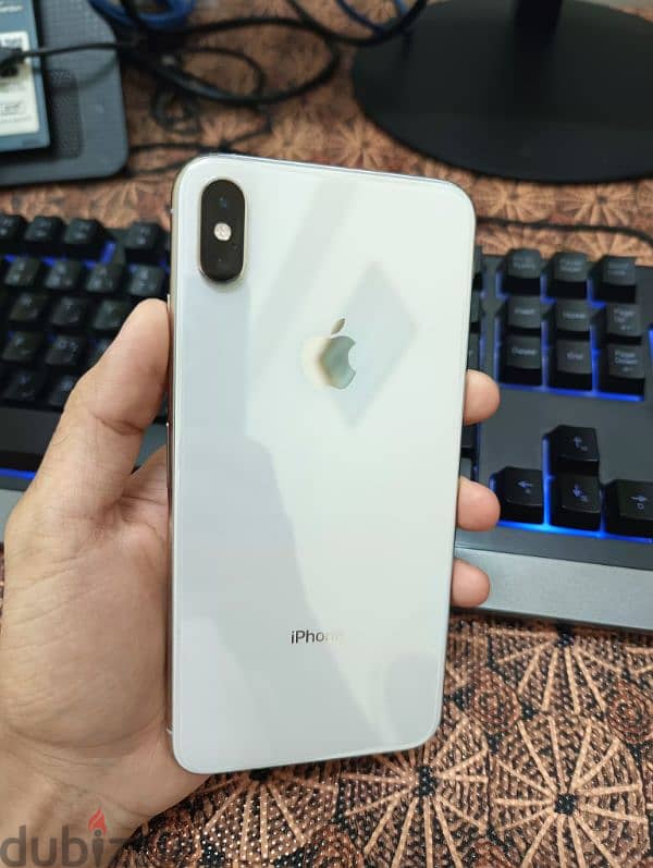 ايفون Xs max للبيع حالته كويسه جدا من غير علبة 2