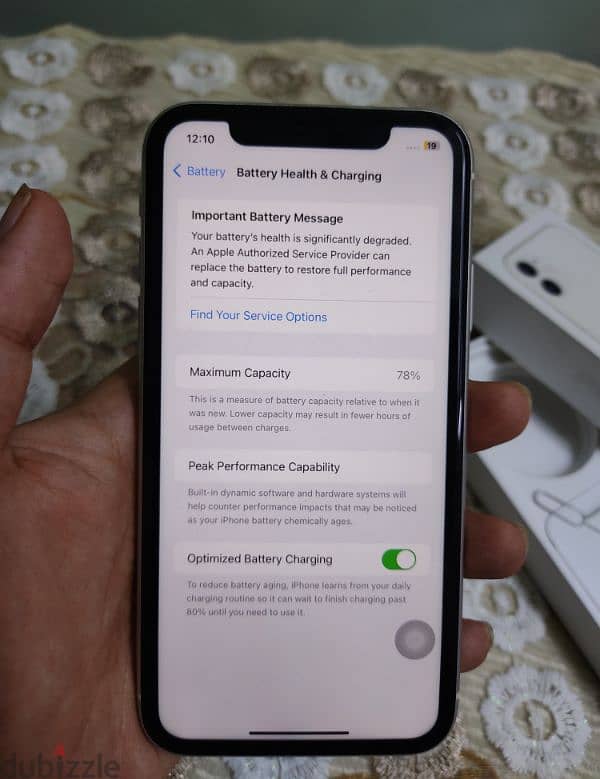 iPhone 11 with box like new بحالة ممتازة 1