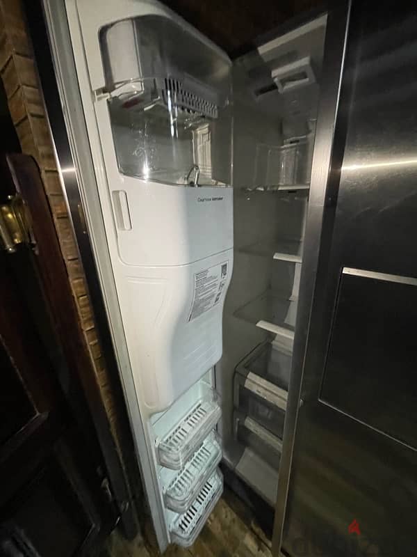 samsung Refrigerator With Water Dispenser 4