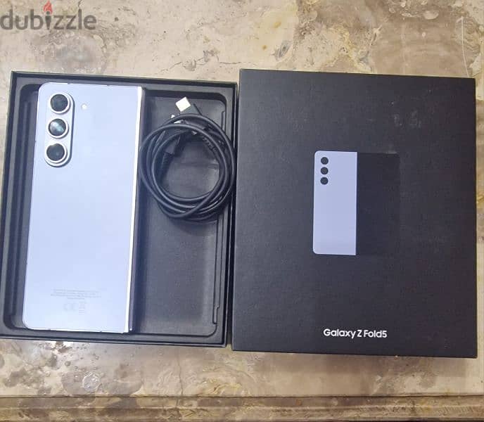 Samsung galaxy fold 5 like new 2