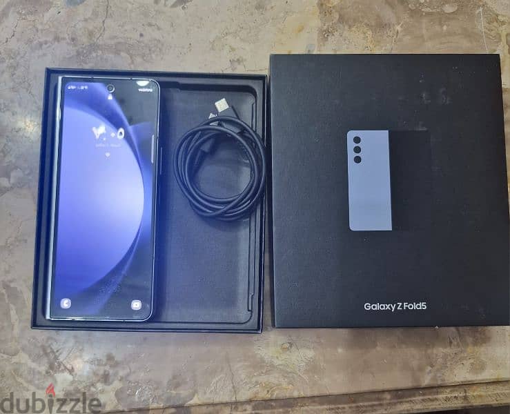 Samsung galaxy fold 5 like new 2