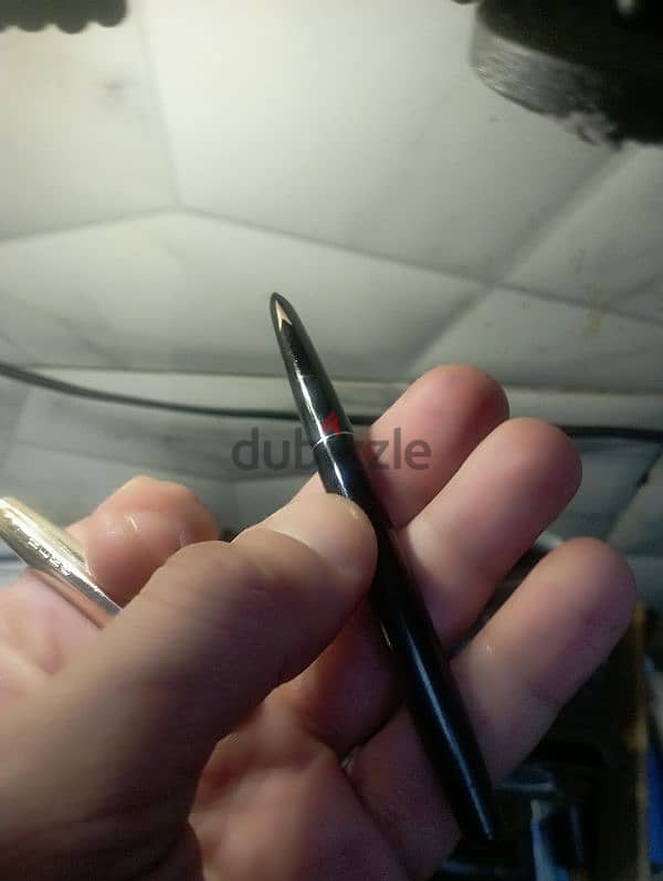 قلم حبر أصلي Hero Pen  Iridium Fine Nib 330 ذو غطاء ذهبي أسود 4