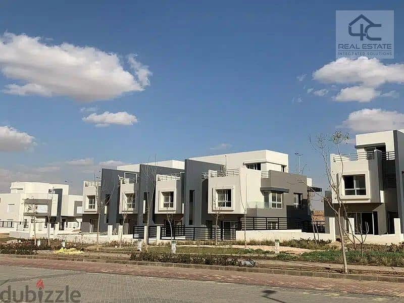 Under price on market town house with down payment 9,5 and installments till 7 years Direct on landscape for sale in Hyde Park 7