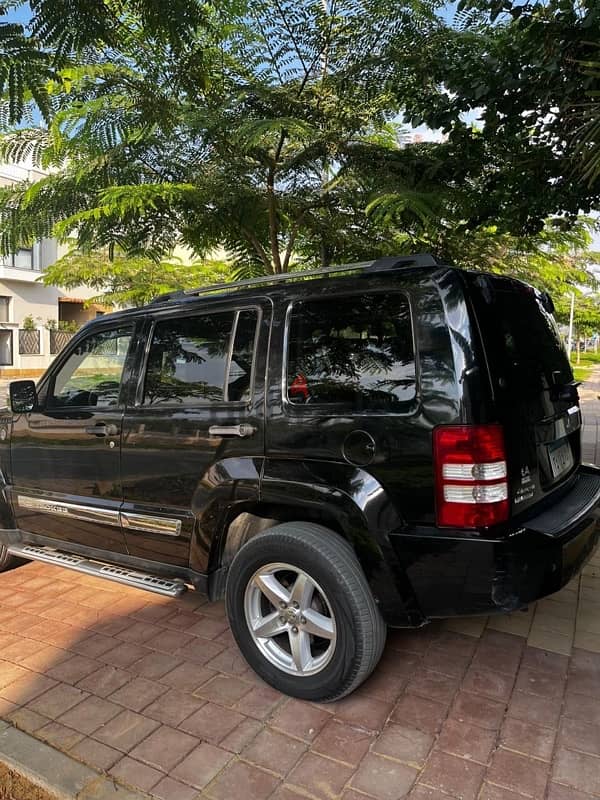 Jeep Cherokee 2011 3