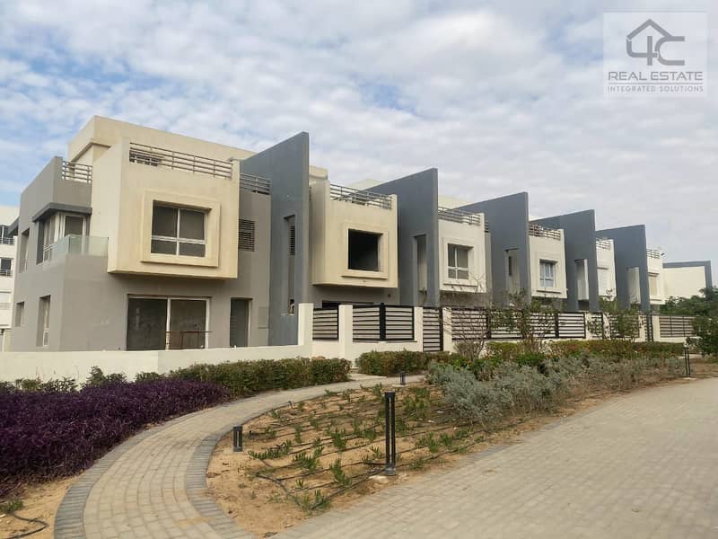 Ready to move Prime location Town house middle 208 m semi finished Direct on land scape for sale in Hyde Park Under price market 10