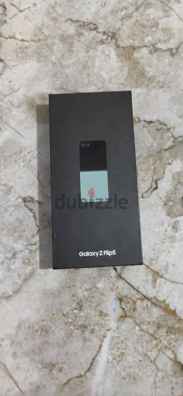 sumsung galaxy Zflip5 512GB جديد 1