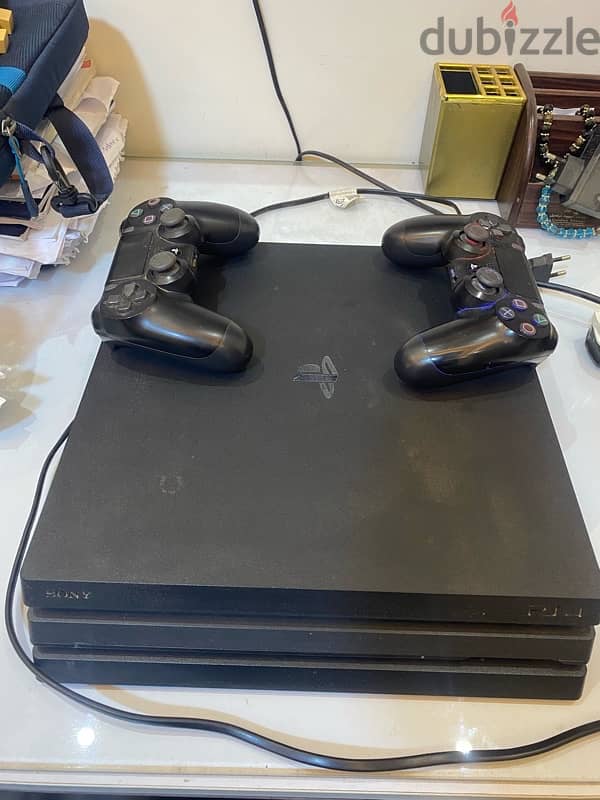 PS4 Pro - 1TB 1