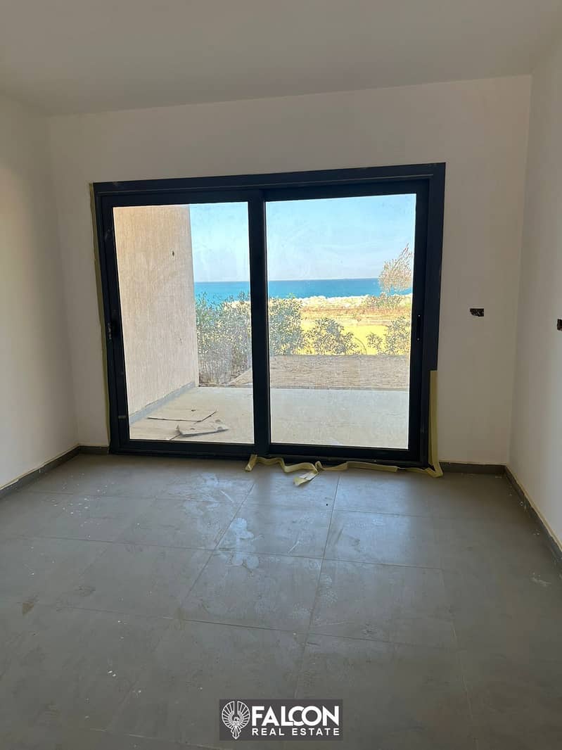 30% discount on cash, chalet for sale ((one year delivery)) in Ain Sokhna, fully finished, on the sea, next to Porto Sokhna, BAYMOUNT 3