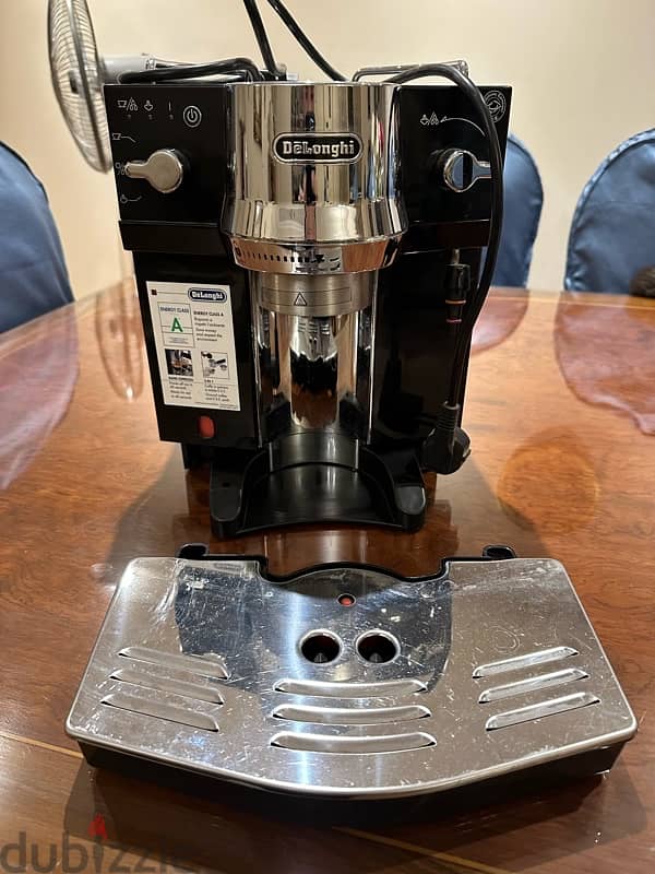 Delonghi EC820. B Coffee Machine (Like New) 2