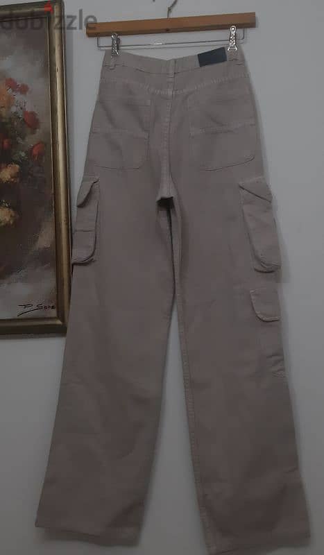 beig cargo pants 0