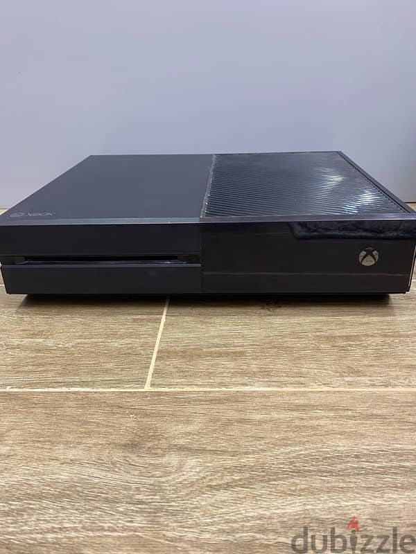 Xbox One with Kinect,2 controllers,4 games,Xbox bag. 500 gb 1