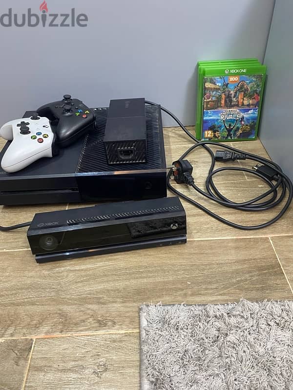 Xbox One with Kinect,2 controllers,4 games,Xbox bag. 500 gb 0