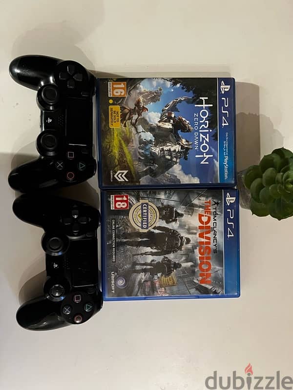 PS4 PRO 1TB 2 DUALSENSE CONTROLLERS 1