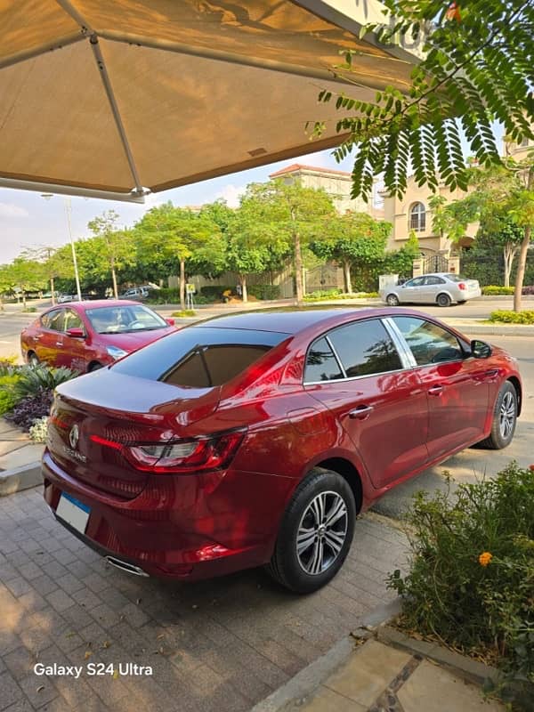 renault megane 2023 2500km 4