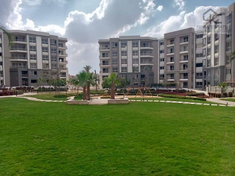 The lowest down payment and best Layout 3 bedrooms apartment 160m for sale in prime location with swimming pool view with installments in Hyde Park 4