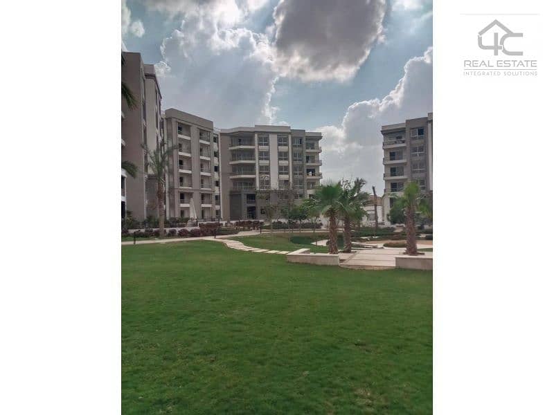 The lowest down payment and best Layout 3 bedrooms apartment 160m for sale in prime location with swimming pool view with installments in Hyde Park 8