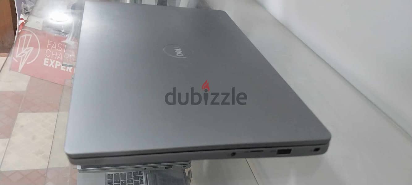 Dell 7400 الجيل التامن فضي و ماتيريال معدن Ultra slim  بشاشة frameless 2