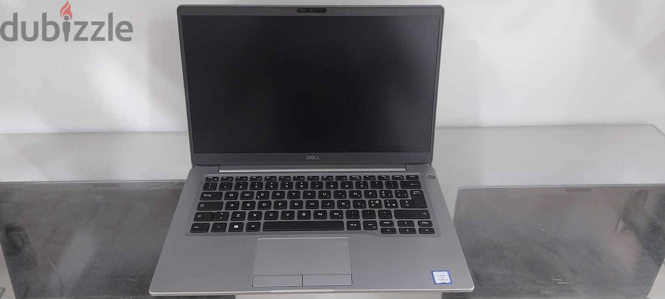 Dell 7400 الجيل التامن فضي و ماتيريال معدن Ultra slim  بشاشة frameless 11