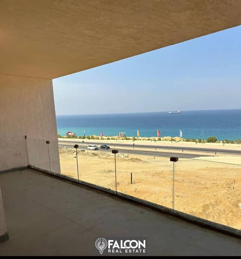 With a 30% discount on cash, chalet for sale ((one year delivery)) in Ain Sokhna, finished by the sea, next to Porto Sokhna BAYMOUNT 4