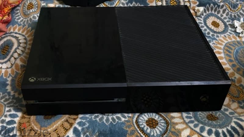 xbox one with 12 games and one controller وارد الامارات 1