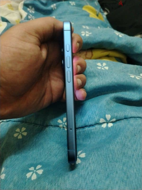 iphone 16 blue 2