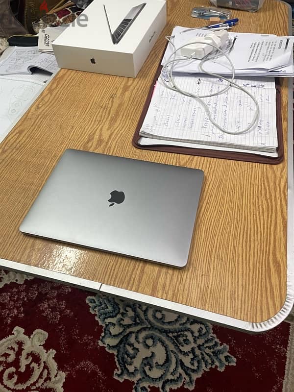 MacBook pro 2017-8gb ram -256gb storage 12