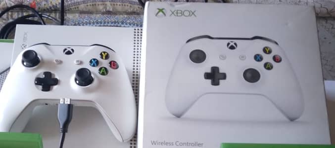 Xbox One S Controller + 4 Games