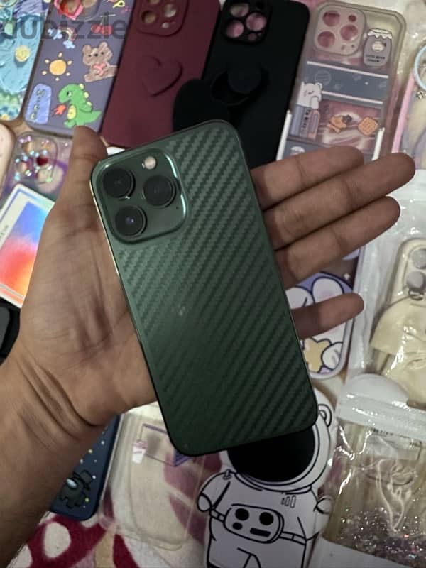 iphone 13 pro - 128 GB - alpine green - معاه ٢٦ جراب 3