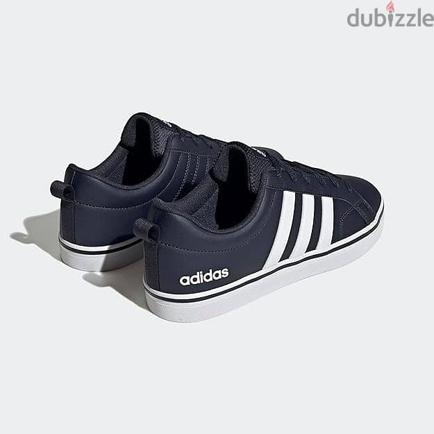 كوتش Adidas اصلى مقاس 46 بنص سعره 0