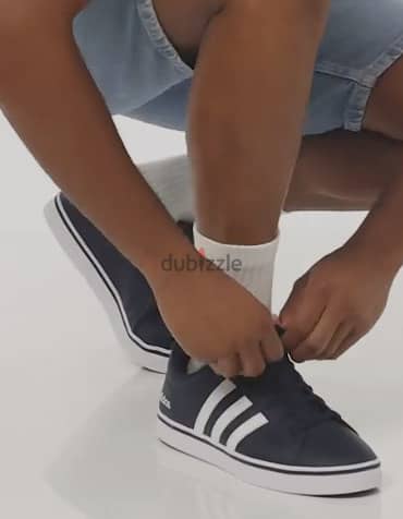 كوتش Adidas اصلى مقاس 44/3 بنص سعره 4