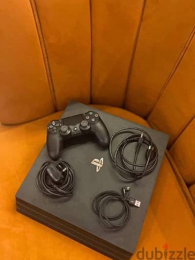 PS4 slim 500g and 1 controls