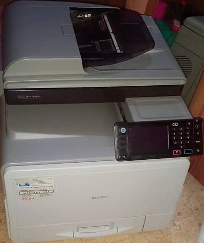 طباعة Ricoh mp C305 استعمال ٣شهور جديدة