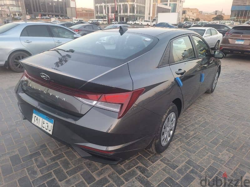 Hyundai Elantra 2021 4