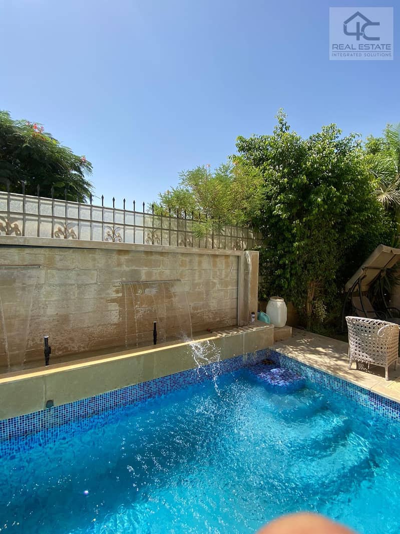 Luxury villa with special finishing ​​400 m with a swimming pool in prime location in the heart of Hyde Park Compound The unit is ready to move 1