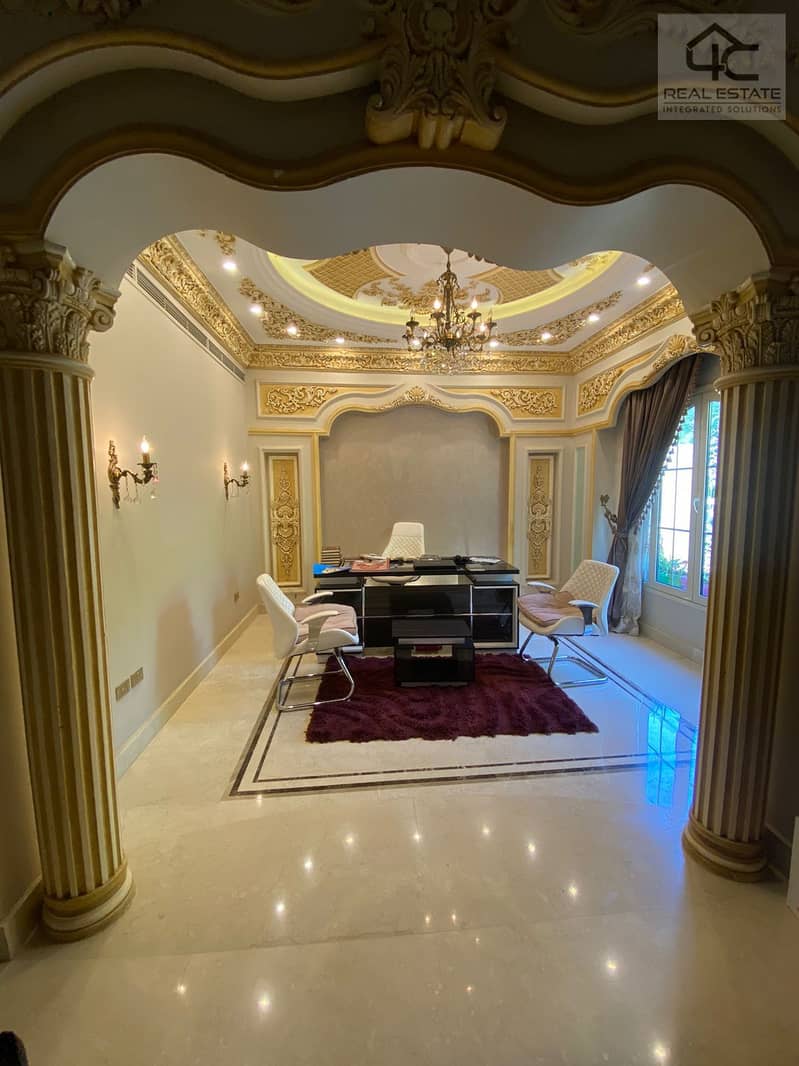 Luxury villa with special finishing ​​400 m with a swimming pool in prime location in the heart of Hyde Park Compound The unit is ready to move 11