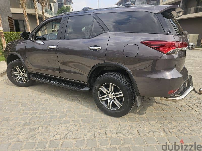 Toyota Fortuner 2022 4